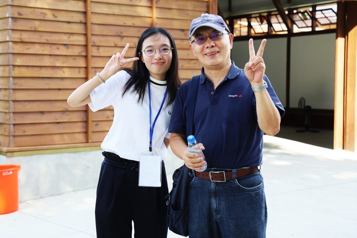 學生與老師合照
